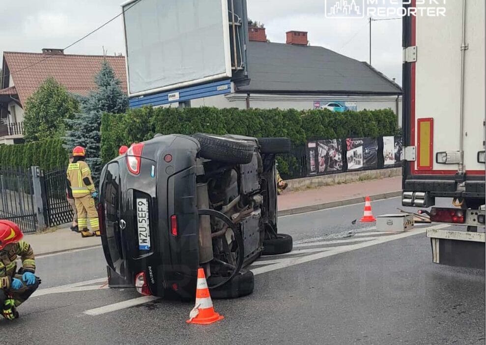 I ki araba carpismis birinin catisi cokmus fail kacti ancak birkac dakika sonra polis merkezine teslim oldu 8401