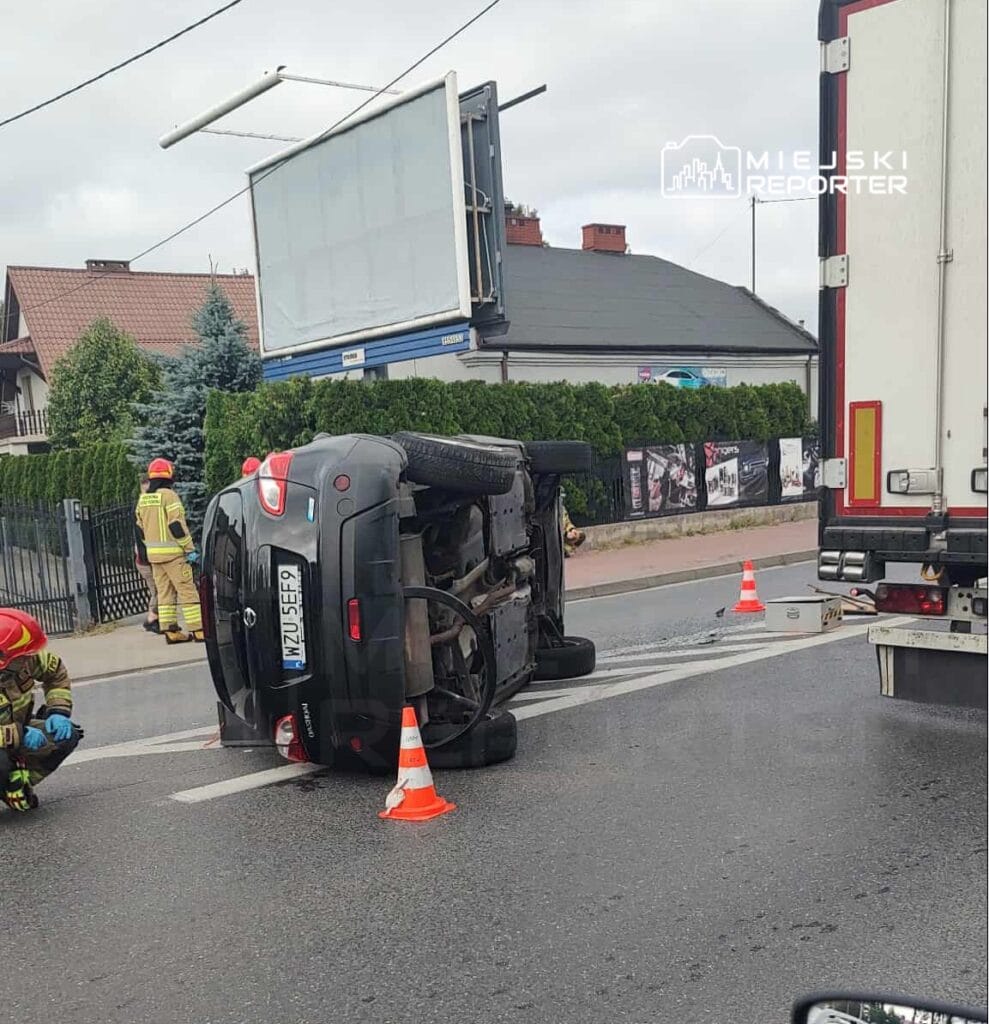i ki araba carpismis birinin catisi cokmus fail kacti ancak birkac dakika sonra polis merkezine teslim oldu 8401