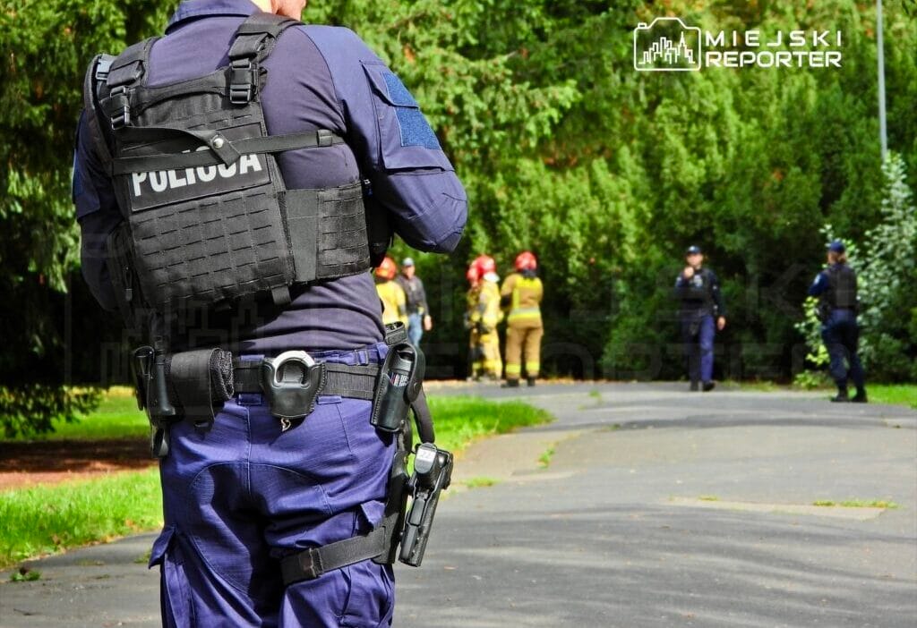 I nsansiz hava araci polonya senatosu nun citlerinin yakininda bulundu bolge kordon altina alindi ekipler bolgede calismalarini surduruyor 11352