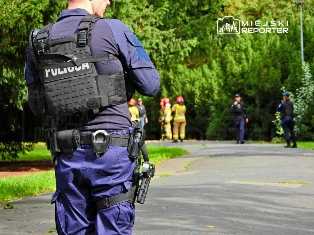 i nsansiz hava araci polonya senatosu nun citlerinin yakininda bulundu bolge kordon altina alindi ekipler bolgede calismalarini surduruyor 11352