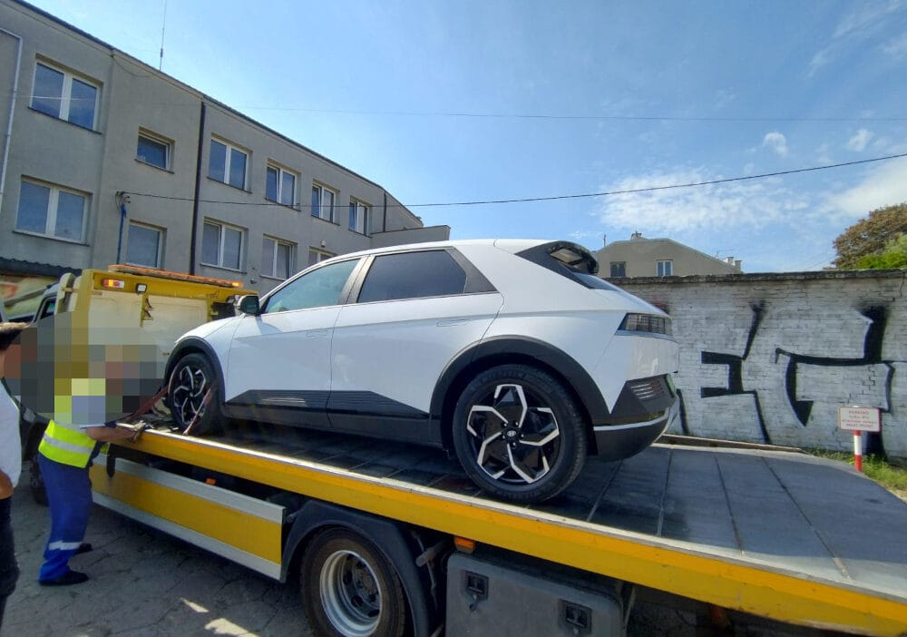 I spanya da calindi cobra tarafindan varsova da bir komisyoncu dukkaninda bulundu 11520