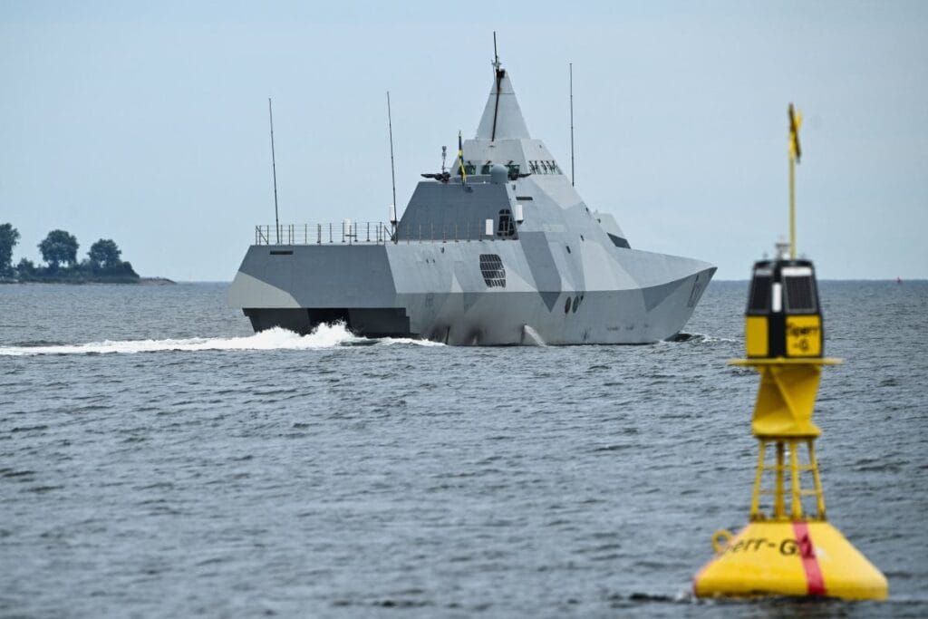 i svec savasa mi hazirlaniyor okul cocuklari ulkeyi savunmak icin egitilecek 8362