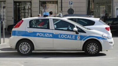 İtalya'da. Polonya'dan bir turist garda gölü'nde hayatını kaybetti. Kaza şu şekilde gerçekleşti 4 I talya da polonya dan bir turist garda golu nde hayatini kaybetti kaza su sekilde gerceklesti 9461