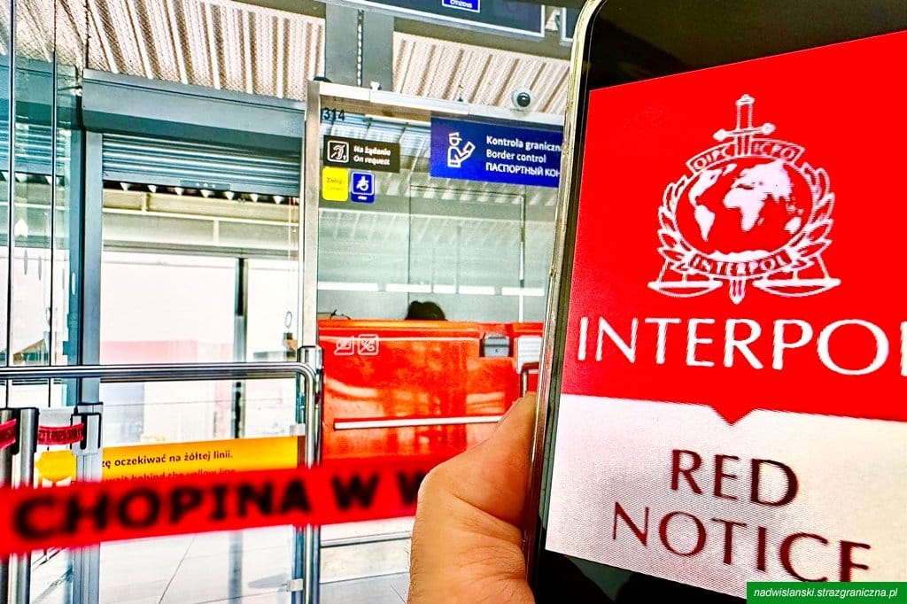 Interpol kirmizi bulteniyle aranan iki kisi chopin havalimani nda gozaltina alindi 11193