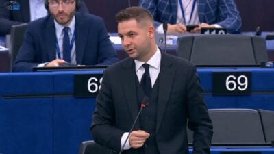 Jaki "eş değiştirme kulübü" hakkında gürledi. Hızlı bir cevap aldı 2 Jaki es degistirme kulubu hakkinda gurledi hizli bir cevap aldi 10022