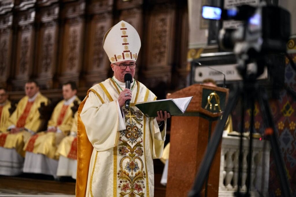 jasna g ra da piskoposun keskin vaazi hukumete saldirdi cocuklarin ahlaksizligi ile tehdit etti 13757