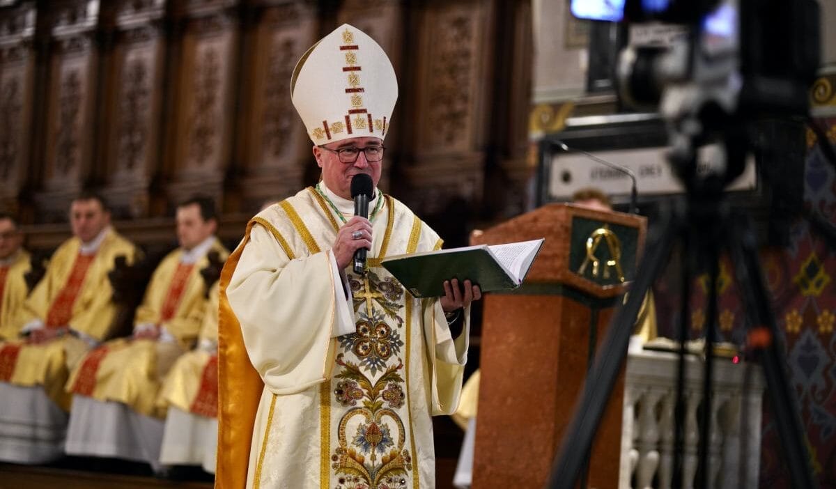 Jasna g ra da piskoposun keskin vaazi hukumete saldirdi cocuklarin ahlaksizligi ile tehdit etti 13757