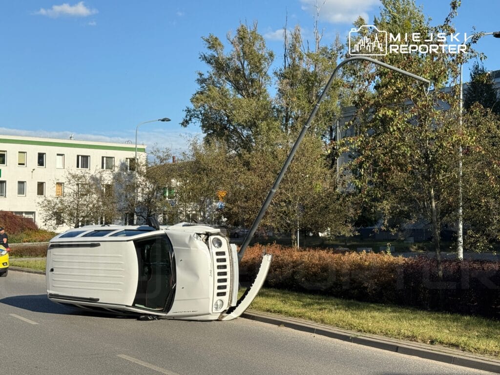 jeep kullanan yasli bir adam gunesten gozleri kamasinca bir elektrik diregine carparak devrildi 11247