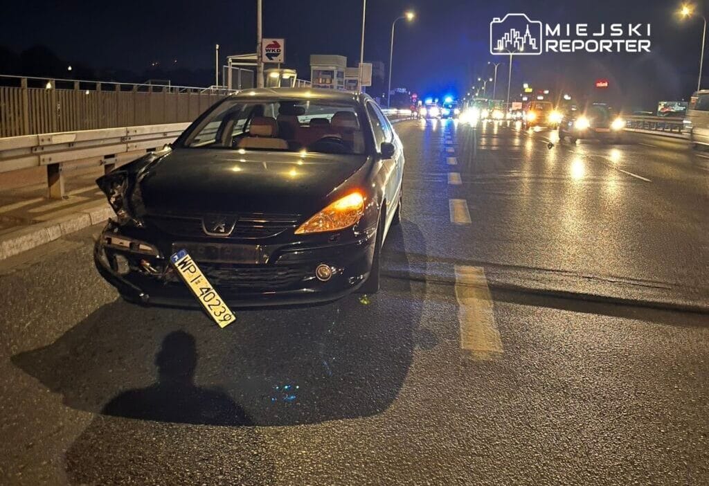 Jerozolimskie caddesi nde bir moped ile bir otomobil carpisti yaralanan 15 yasindaki 12378