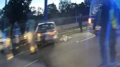 Kan nakil aracı targówek'te bir direğe çarptı. Kişiler diyaliz için seyahat ediyordu. Yolcu hayata döndürüldü. İkisi ağır olmak üzere 4 kişi yaralandı 4 Kan nakil araci targ wek te bir direge carpti kisiler diyaliz icin seyahat ediyordu yolcu hayata donduruldu i kisi agir olmak uzere 4 kisi yaralandi 13502