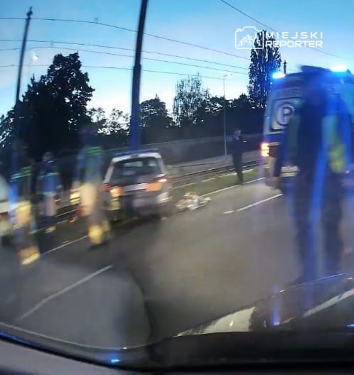 Kan nakil araci targ wek te bir direge carpti kisiler diyaliz icin seyahat ediyordu yolcu hayata donduruldu i kisi agir olmak uzere 4 kisi yaralandi 13502