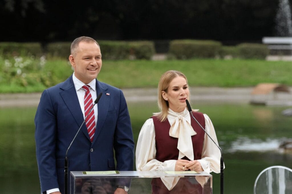 karol nawrocki oglunu sinifta birakti i deoloji kacakciligi yapiliyor egitim bakanligi baskani tepki gosterdi 12246