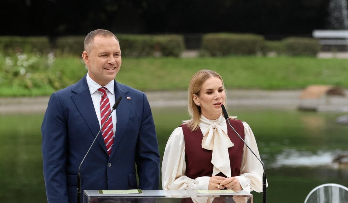 Karol nawrocki oğlunu sınıfta bıraktı. 'i̇deoloji kaçakçılığı yapılıyor'. Eğitim bakanlığı başkanı tepki gösterdi 1 Karol nawrocki oglunu sinifta birakti i deoloji kacakciligi yapiliyor egitim bakanligi baskani tepki gosterdi 12246