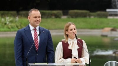 Karol nawrocki oğlunu sınıfta bıraktı. 'i̇deoloji kaçakçılığı yapılıyor'. Eğitim bakanlığı başkanı tepki gösterdi 4 Karol nawrocki oglunu sinifta birakti i deoloji kacakciligi yapiliyor egitim bakanligi baskani tepki gosterdi 12246