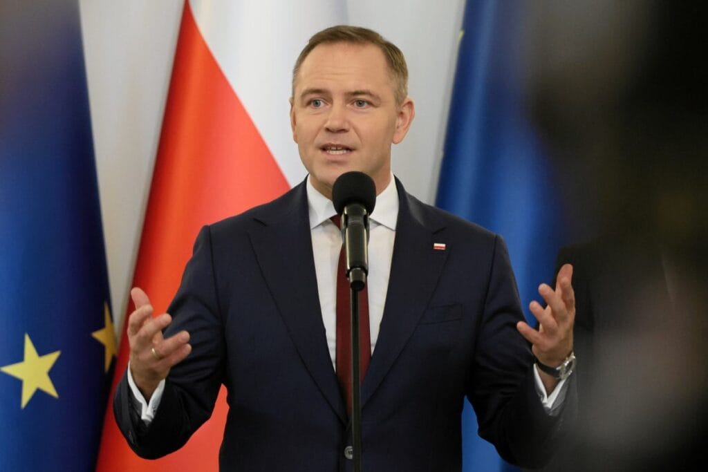 karol nawrocki sikorski ye cevap verdi washington dan gelen albumunuzle ilgilenme imkanim yok dedi 9413