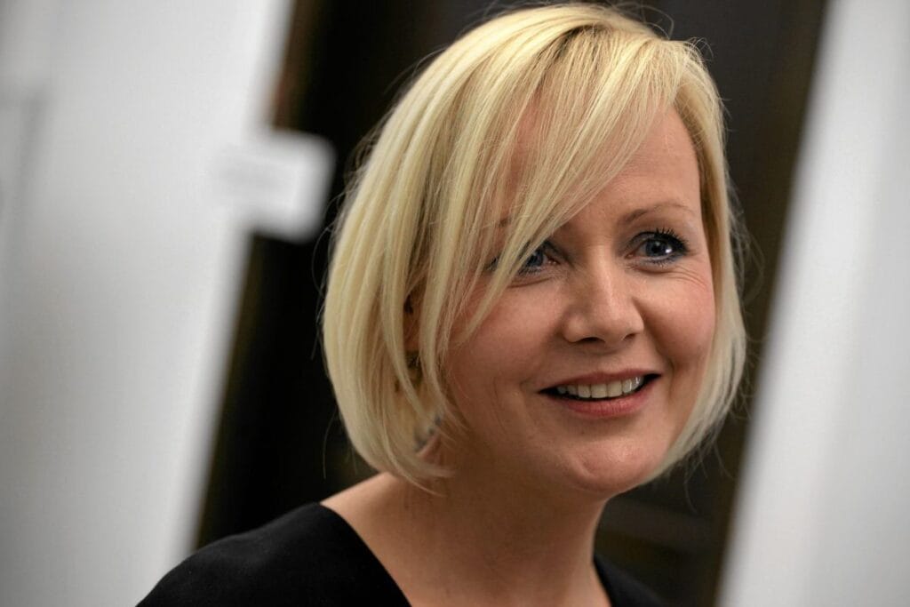 katarzyna stoparczyk in nerede topraga verilecegi belli oldu efsanevi sarkicinin yanina gomulecek 11232