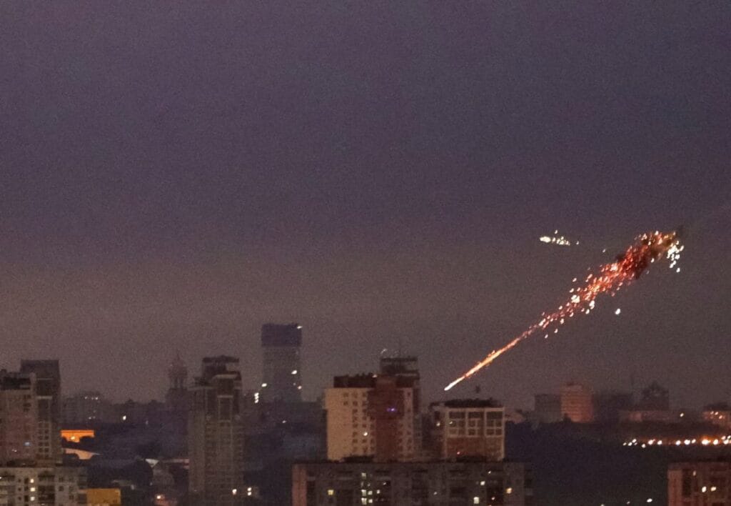 kiev e buyuk rus saldirisi bir fuze polonya elciliginin catisini deldi 13655