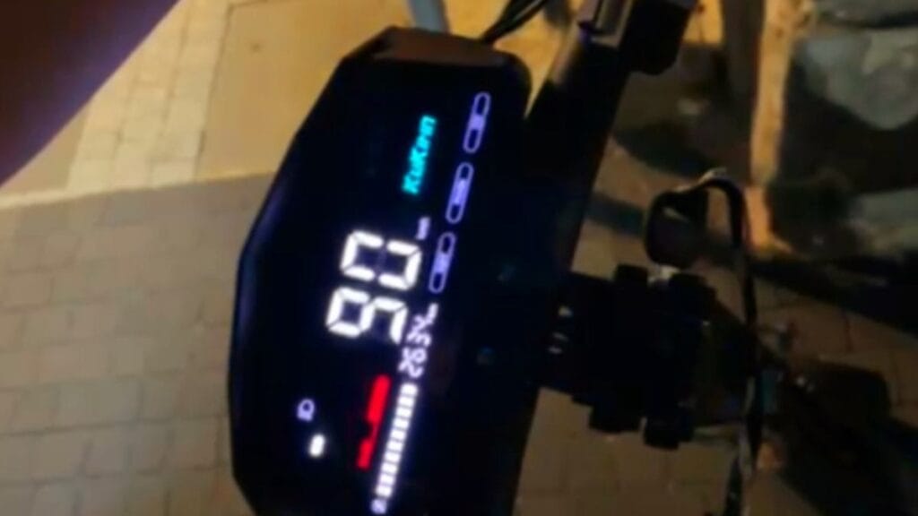 koszalin de cilgin bir miting polis scooterli gencleri kovaladi 12108