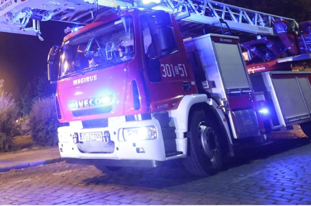 koszalin de ev yangini park halindeki araclarin erisimi engellemesi 14204