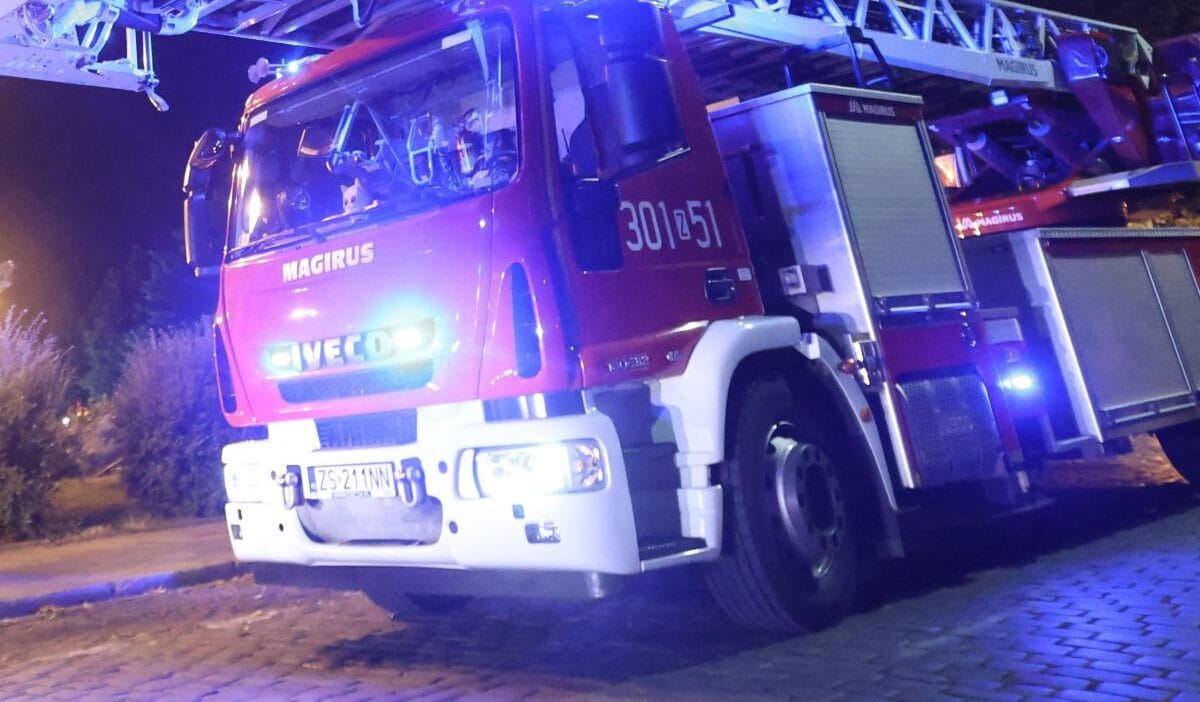 Koszalin de ev yangini park halindeki araclarin erisimi engellemesi 14204