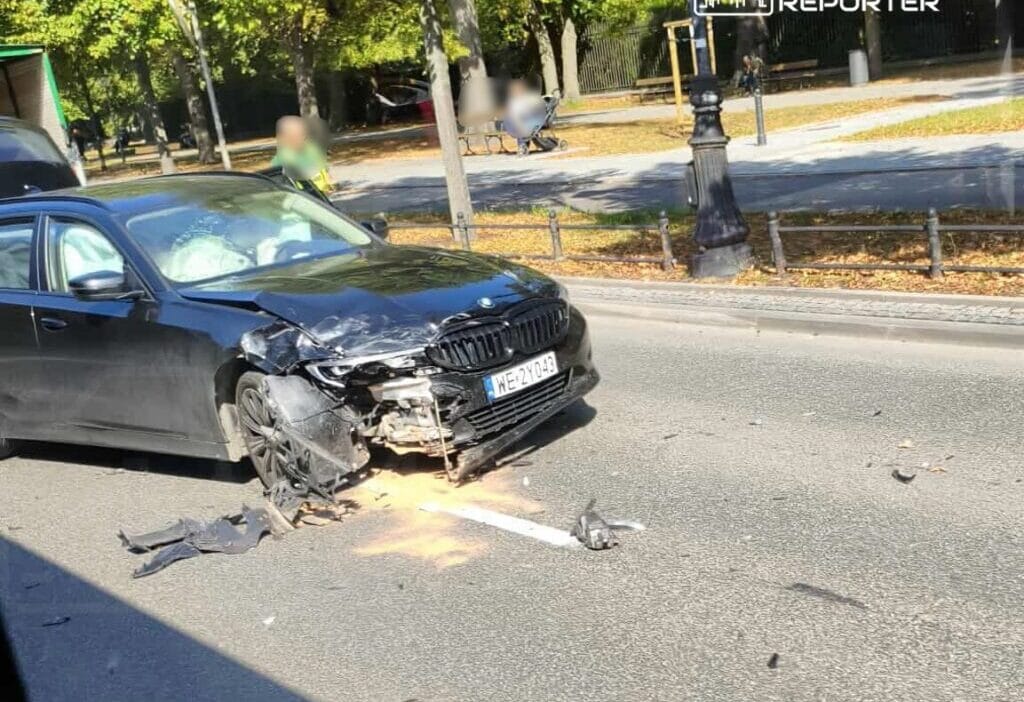 Kprm onunde yolcu tasimaciligi yapan bir arac ile bmw nin carpismasi 10749