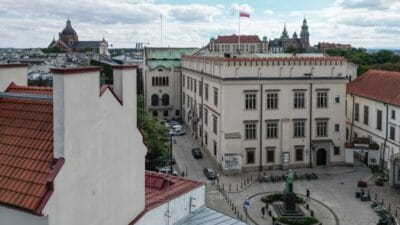 Krakow'da belediye binasında olay. Belediye başkanı 'tahriş edici madde'den bahsetti, aktivistler alay etti 2 Krakow da belediye binasinda olay belediye baskani tahris edici madde den bahsetti aktivistler alay etti 10863