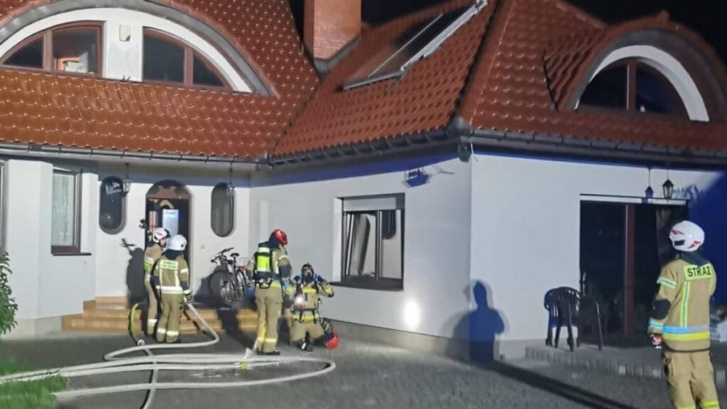 krakow yakinlarinda yangin i ceride bir ceset bulundu esi gozaltina alindi 13300