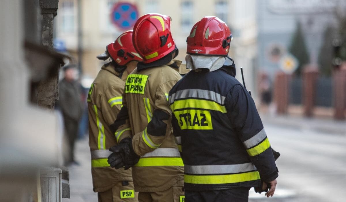 Krakow yakinlarindaki a4 otoyolunda yangin buyuk duman ve fiskiran alevler 9482