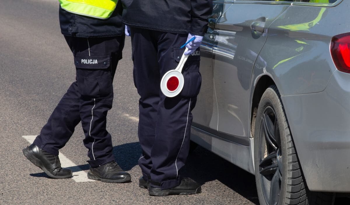 Krakow yakinlarindaki bir mop ta ates acildi 28 yasindaki adam aniden bir silah cikardi olay bir karavanla ilgiliydi 10866