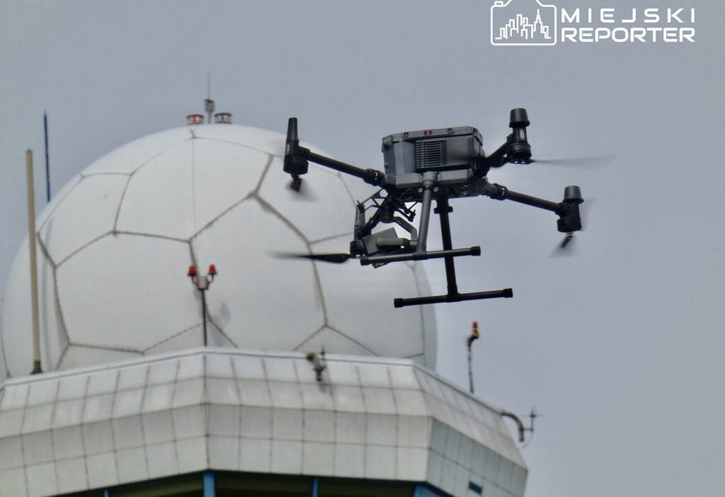 Kraliyet hamamlari yakinlarinda yasadisi olarak drone ucuran 21 yasindaki genc sinir disi edilecek 11550