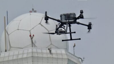 Kraliyet hamamlari yakinlarinda yasadisi olarak drone ucuran 21 yasindaki genc sinir disi edilecek 11550