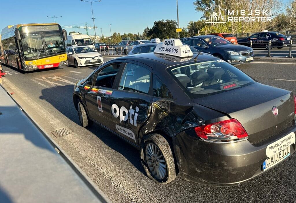 Lazienkowski koprusu nde meydana gelen bir otobus kazasi ochota yonundeki trafigi felc etti 13192