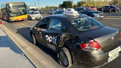 Lazienkowski koprusu nde meydana gelen bir otobus kazasi ochota yonundeki trafigi felc etti 13192