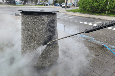 Lekeli bir cop kutusu veya barakayi 19115 araciligiyla bildirin ve varsova nin temizlenmesine yardimci olun 9275