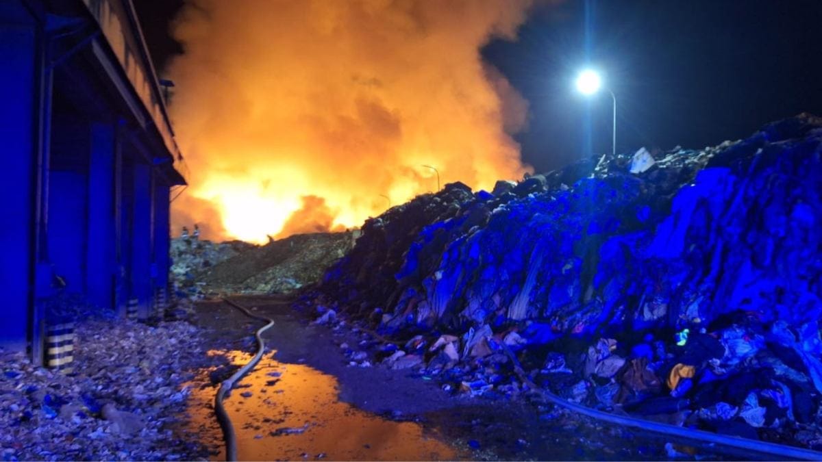 Lublin yakınlarında büyük yangın. 100'den fazla itfaiyeci iş başında. "durum kontrol altında değil". 1 Lublin yakinlarinda buyuk yangin 100 den fazla itfaiyeci is basinda durum kontrol altinda degil 8386