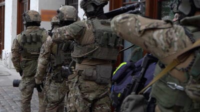 Luks villalari soydular zaten gecici olarak tutuklandilar vi deo 11718