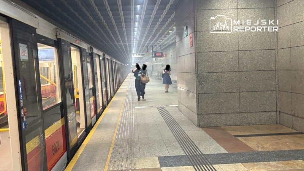 M ociny istasyonunda duman bulutu metro kisaltilmis bir rotada calisti 10704