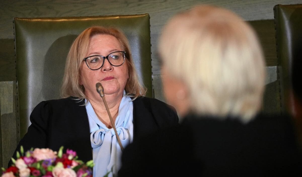 Małgorzata manowska'nın dokunulmazlığından feragat edilmesi. Savcılık talebi ile 1 Ma gorzata manowska nin dokunulmazligindan feragat edilmesi savcilik talebi ile 14135