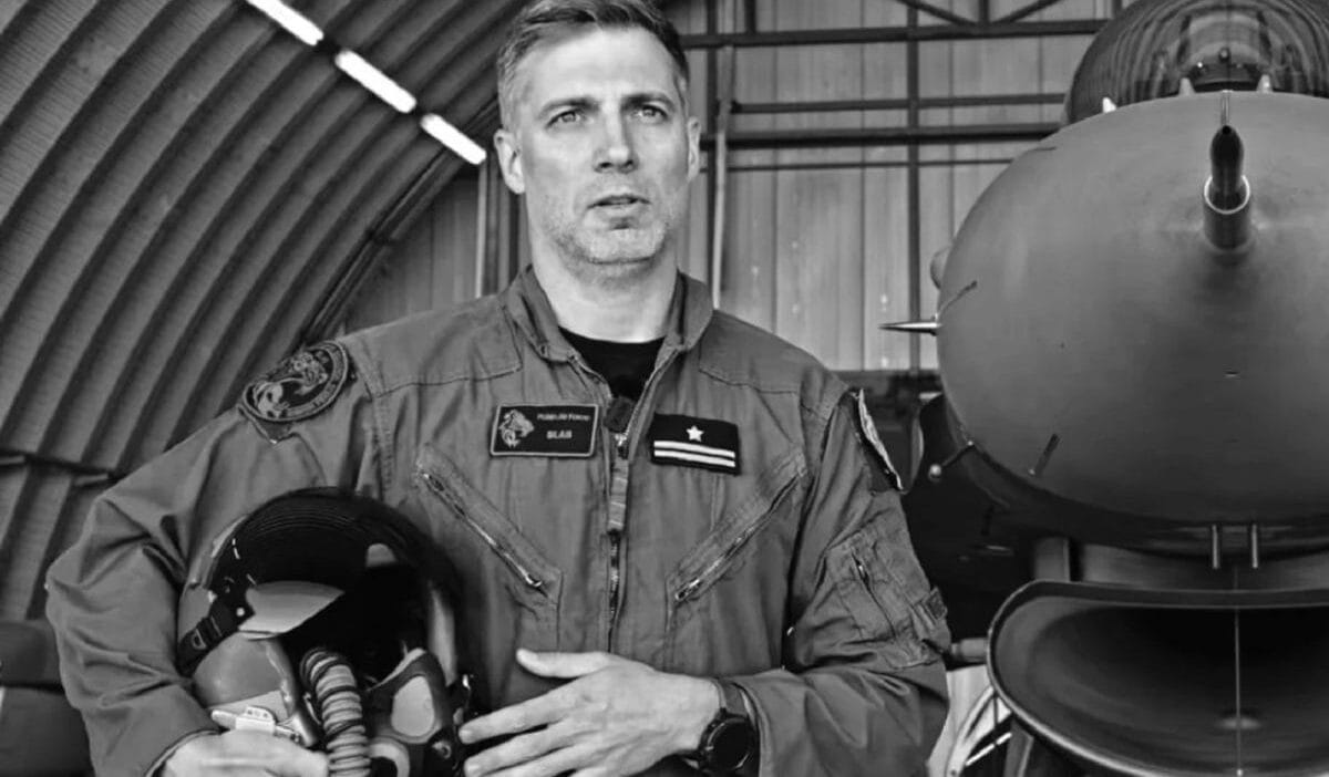 Maciej slab krakowian in cenazesi f 16 pilotu olumunden sonra terfi ettirildi 9284