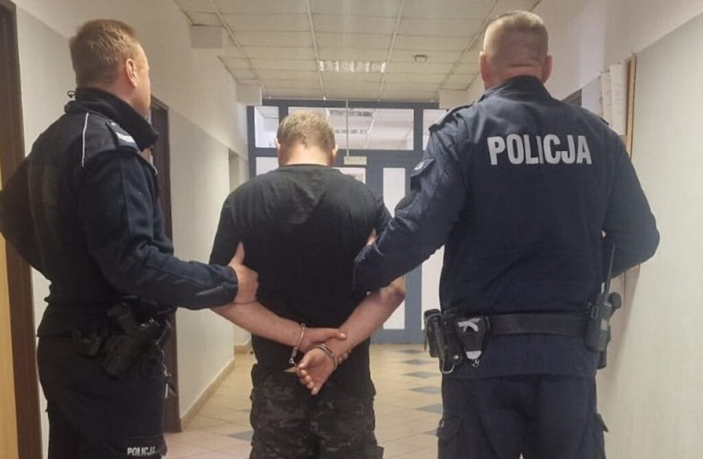 mazowieckie yaralanan polis memuru hastaneye kaldirildi minibusun surucusu hic vicdan azabi cekmedi 13844