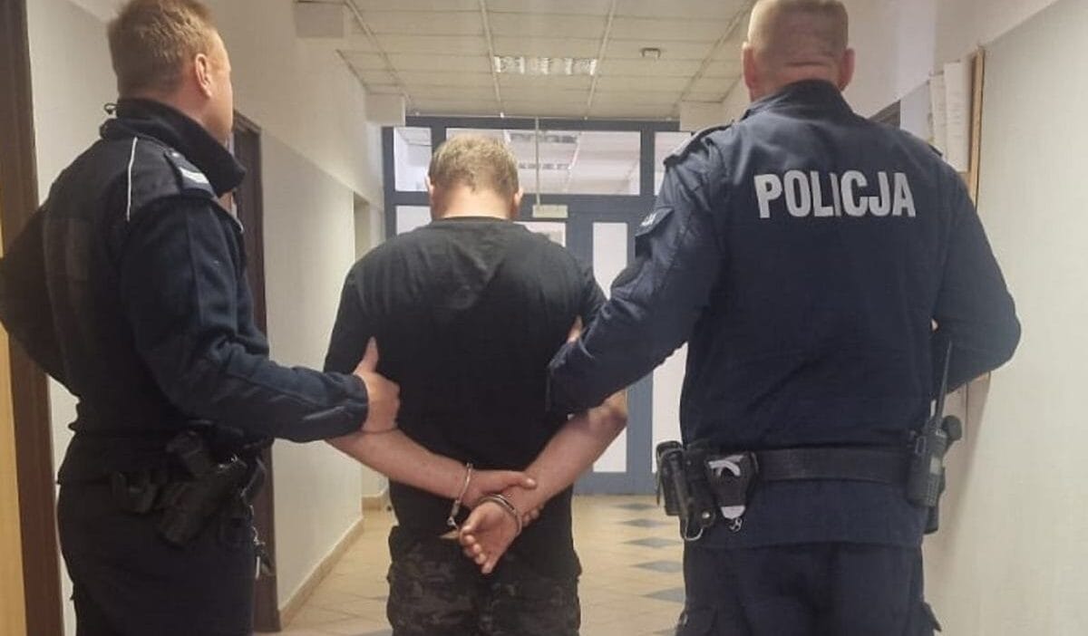 Mazowieckie yaralanan polis memuru hastaneye kaldirildi minibusun surucusu hic vicdan azabi cekmedi 13844