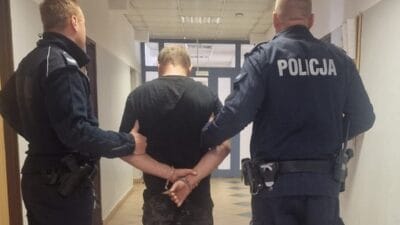 Mazowieckie yaralanan polis memuru hastaneye kaldirildi minibusun surucusu hic vicdan azabi cekmedi 13844