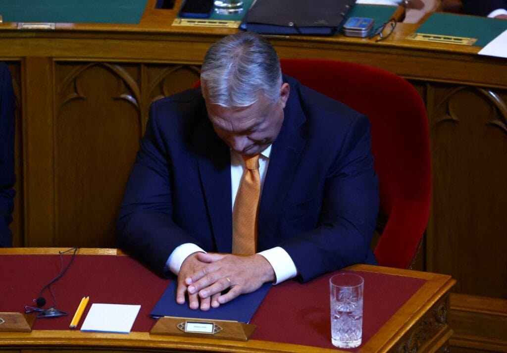 medya bruksel orban konusunda bir bosluk ariyor onu onemli bir karar vermekten alikoymak istiyor 13532