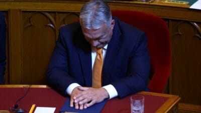 Medya bruksel orban konusunda bir bosluk ariyor onu onemli bir karar vermekten alikoymak istiyor 13532