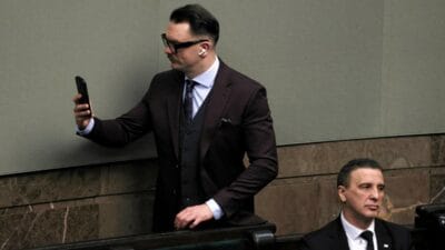 Mejza ve senator arasinda arbede meydan okumalar ve hakaretler sizdirilan not 13048