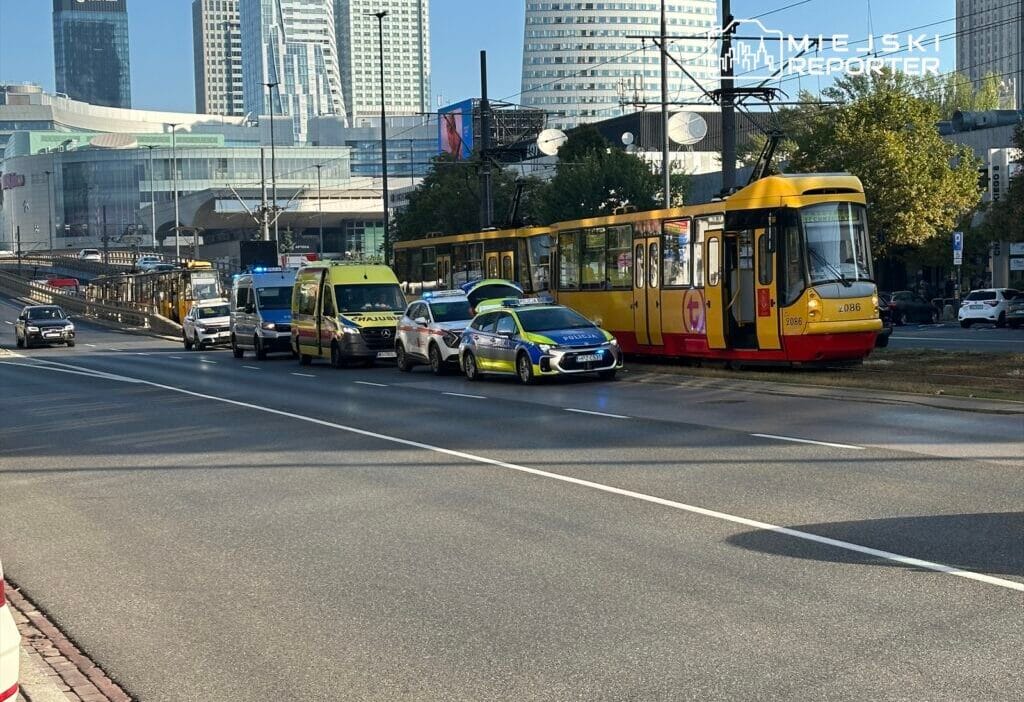 Merkezde tramvay carpismasi ve mokotow da hasarli ag sabah saatlerinde trafikte zorluklar yasandi 8954