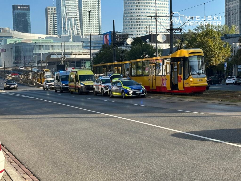 merkezde tramvay carpismasi ve mokotow da hasarli ag sabah saatlerinde trafikte zorluklar yasandi 8954