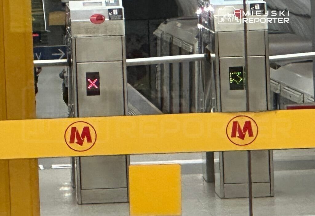 Metroda trajik kaza trenin altina atlayan kadin oldu 6 istasyon hizmet disi 10379