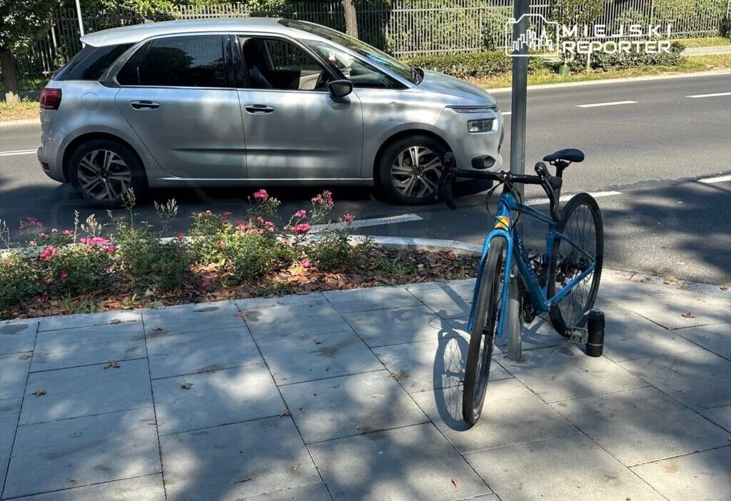 Mokotow'da bir bisikletli ile çarpışma. Sarhoş sürücü 1 Mokotow da bir bisikletli ile carpisma sarhos surucu 9083