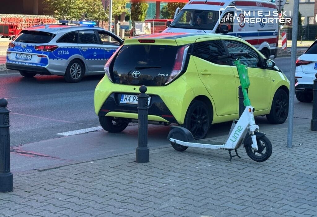 Mokotow'da elektrikli scooter ile audi çarpıştı. Yaralı fail ambulansta 1 Mokotow da elektrikli scooter ile audi carpisti yarali fail ambulansta 11763